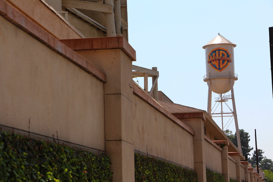 Netflix agrees to acquire Warner Bros. Discovery for $72 billion