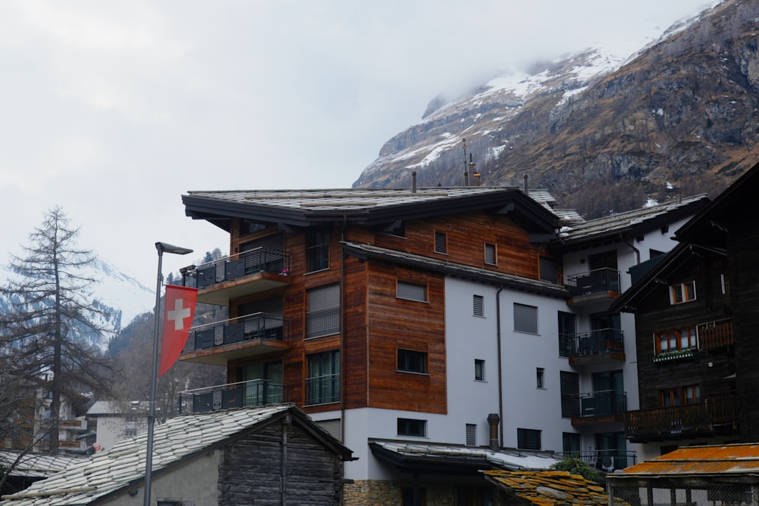 Officials attribute Swiss ski resort bar fire to champagne sparklers