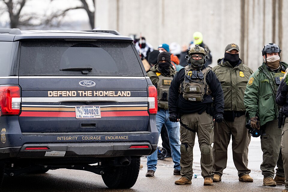 Video Shows Altercation Between Alex Pretti and Federal Officers Before His Death