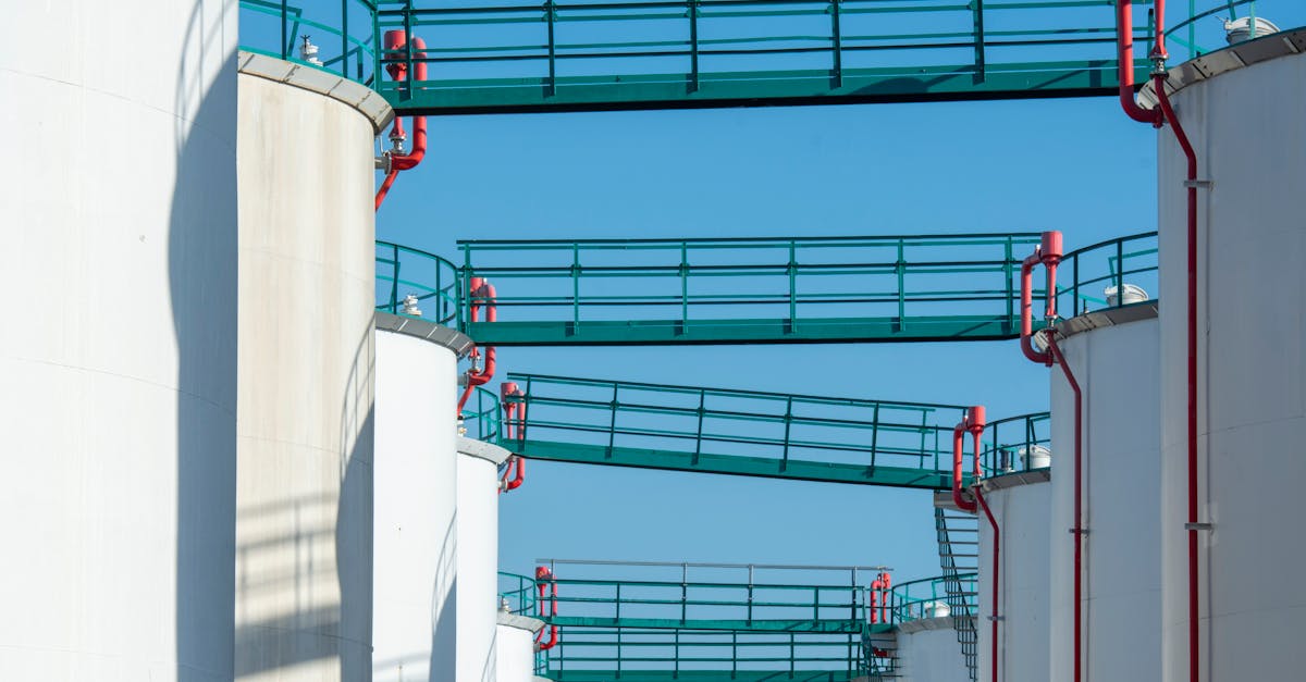Chemical tank rupture at Washington paper mill kills one, leaves nine missing