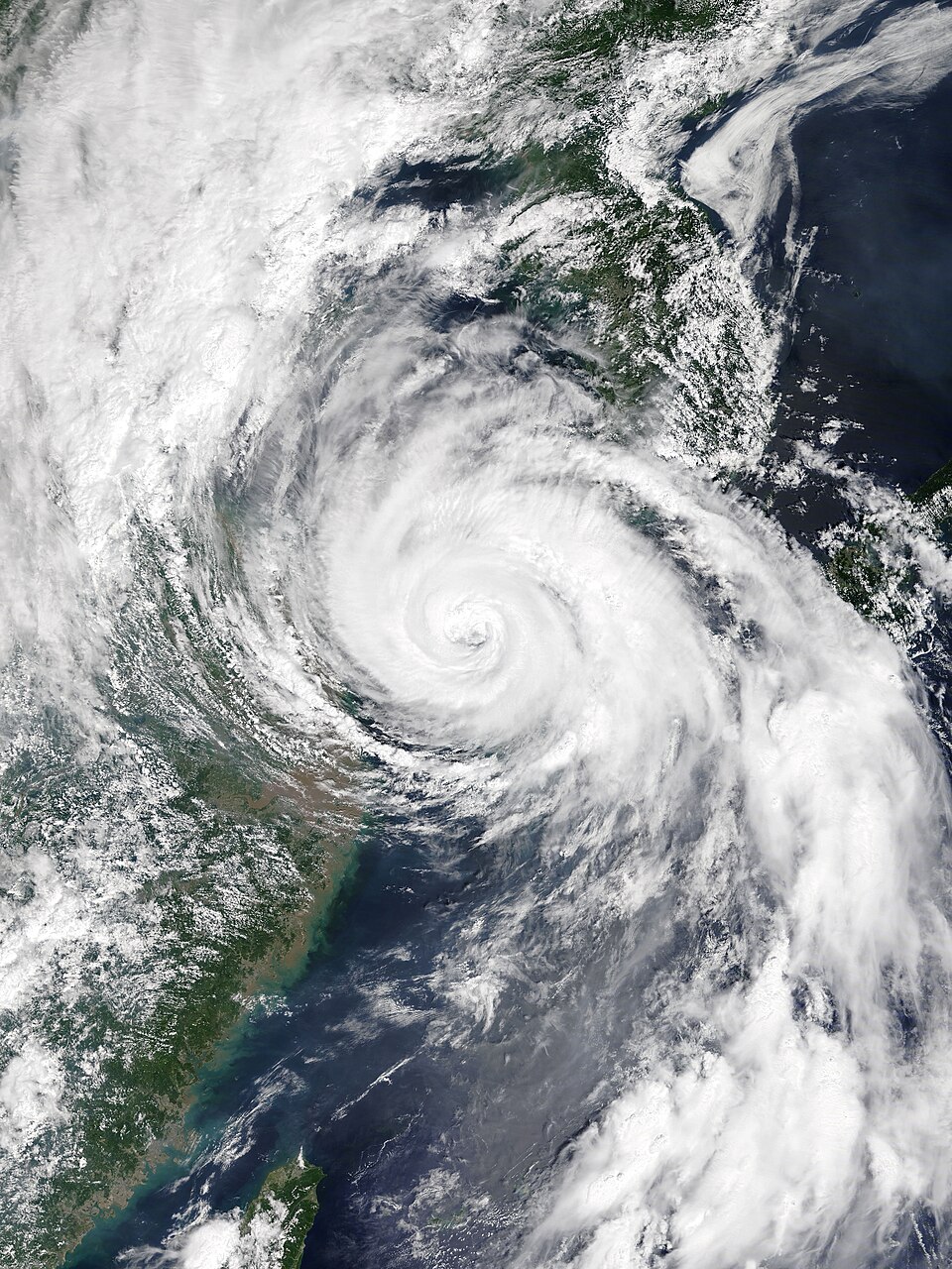 Typhoon Bavi approaches Taiwan as China prepares for landfall